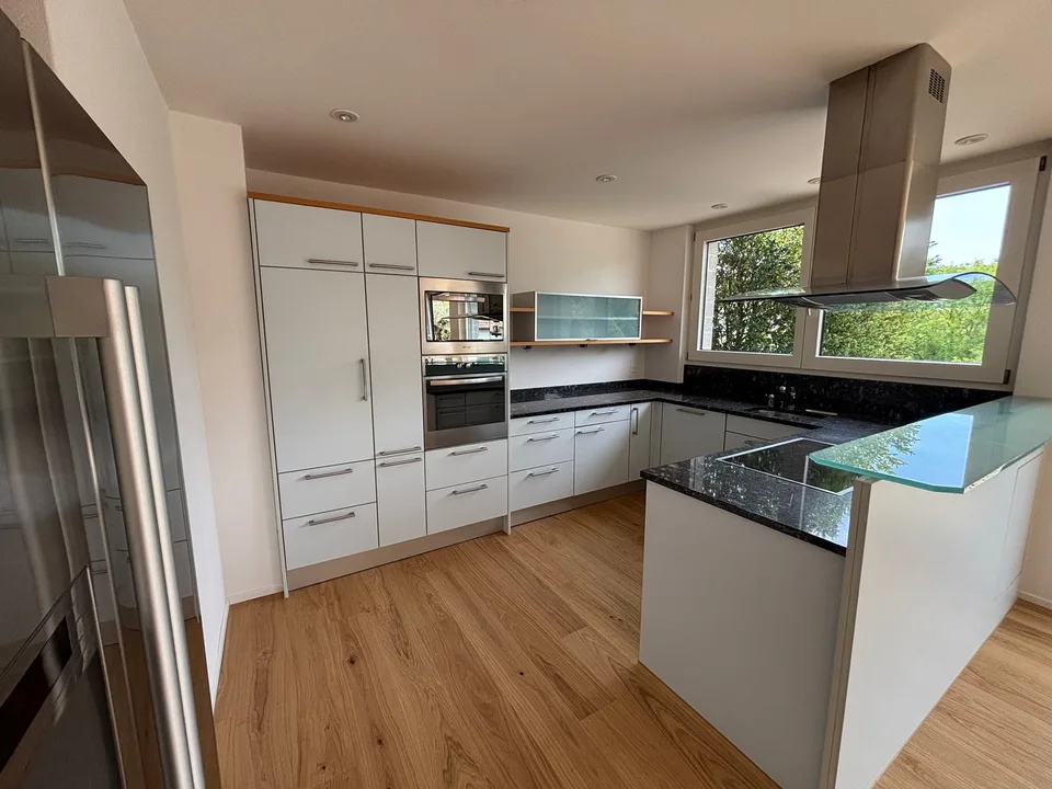 Appartement d'attique unique de 4,5 pièces dans le quartier préféré de Steingruben