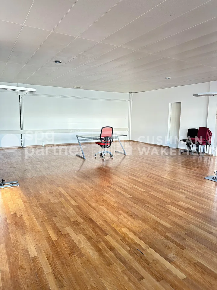 Fläche von 312 m² im Erdgeschoss für handwerkliche Tätigkeit, Showroom oder B2B-Tätigkeit