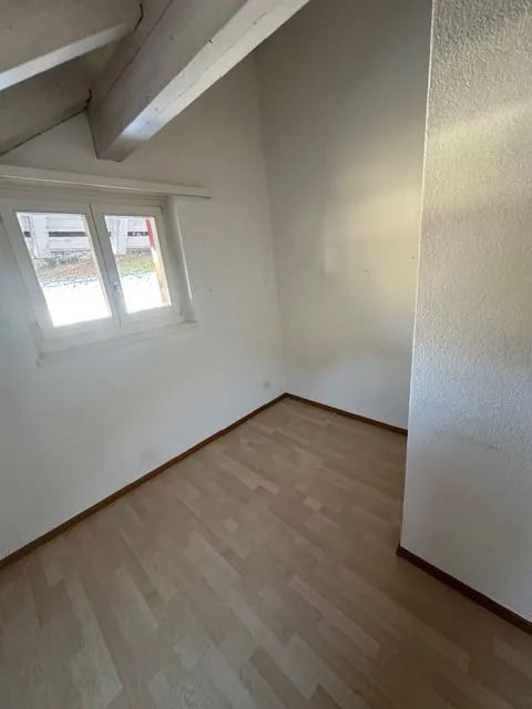 Delizioso appartamento mansardato di 4,5 locali in una posizione tranquilla a Biembach, Emmental – foto 8 di 17