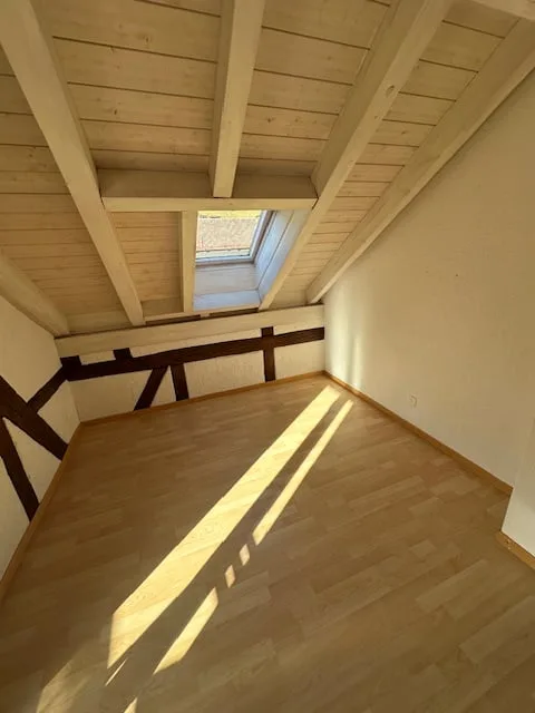 Delizioso appartamento mansardato di 4,5 locali in una posizione tranquilla a Biembach, Emmental – foto 12 di 17