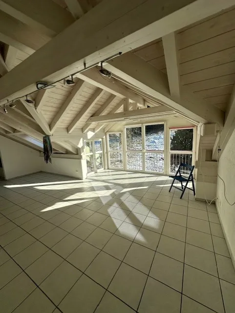 Delizioso appartamento mansardato di 4,5 locali in una posizione tranquilla a Biembach, Emmental – foto 6 di 17