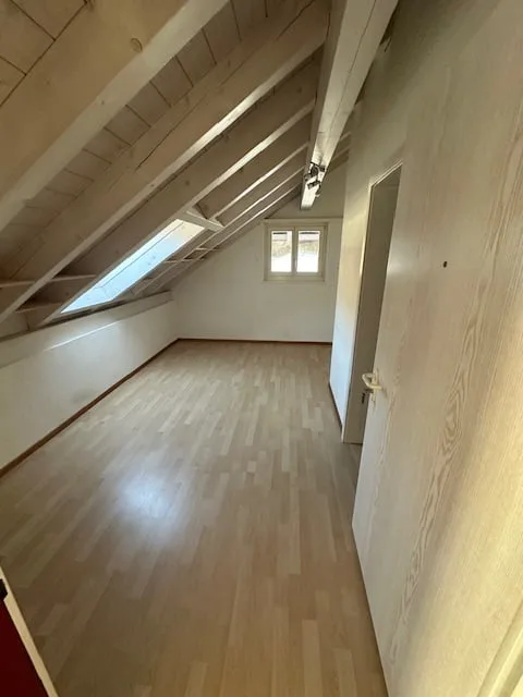 Delizioso appartamento mansardato di 4,5 locali in una posizione tranquilla a Biembach, Emmental – foto 7 di 17