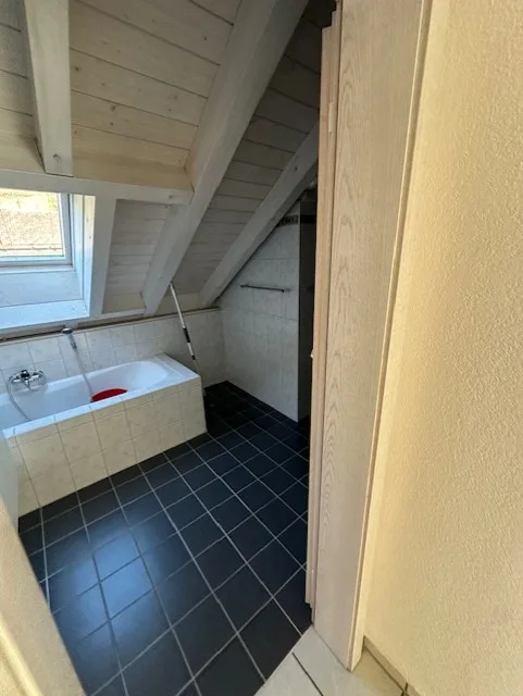 Delizioso appartamento mansardato di 4,5 locali in una posizione tranquilla a Biembach, Emmental – foto 16 di 17
