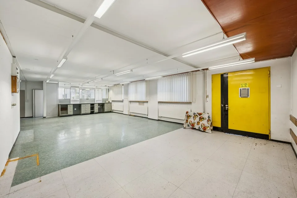 Ampii uffici in affitto a Develier – foto 6 di 12