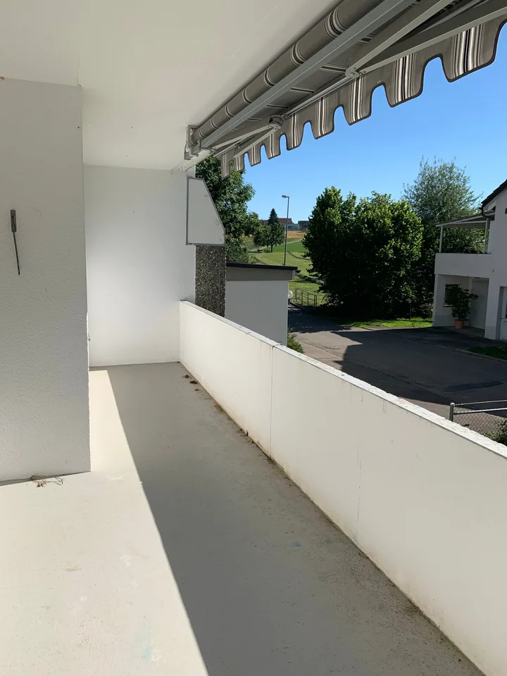 Bella appartamento di 4.5 stanze con balcone a Frasnacht