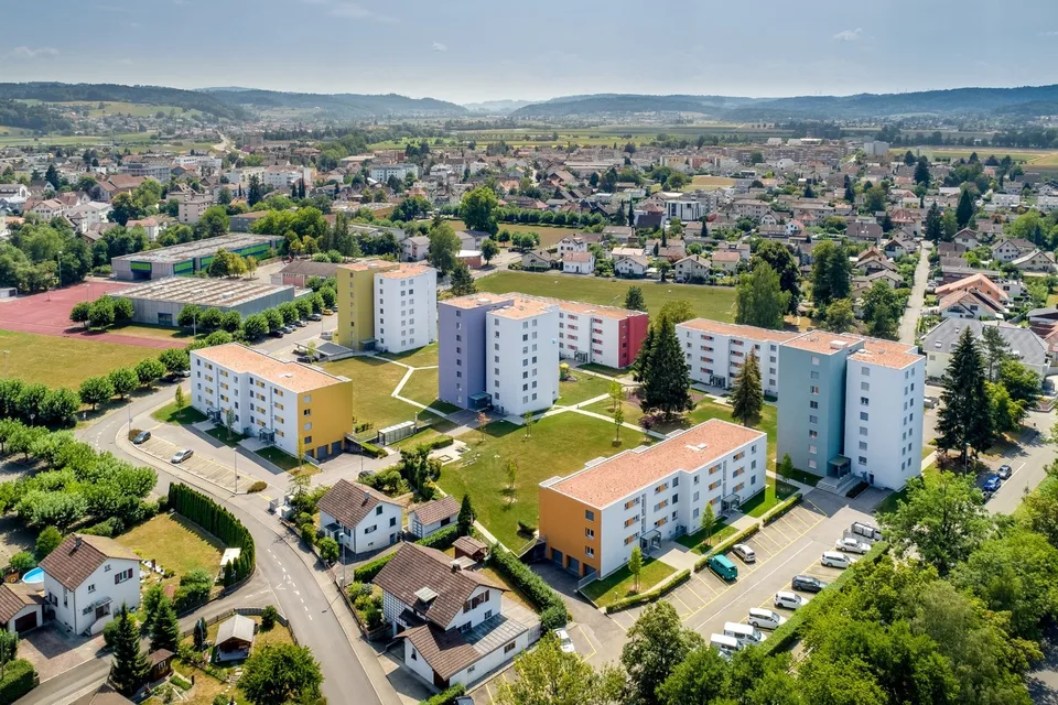 SPEZIAL-AKTION: Einstellhallenplatz (mit Ladestation) zu vermieten