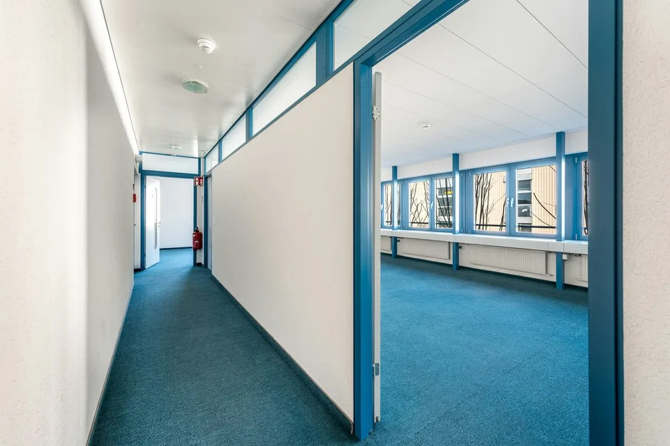 Bis zu 20'000 m² Lager-/Logistikflächen | Rampen | 130 PP | verfügbar 2028 | Teilflächenvermietung