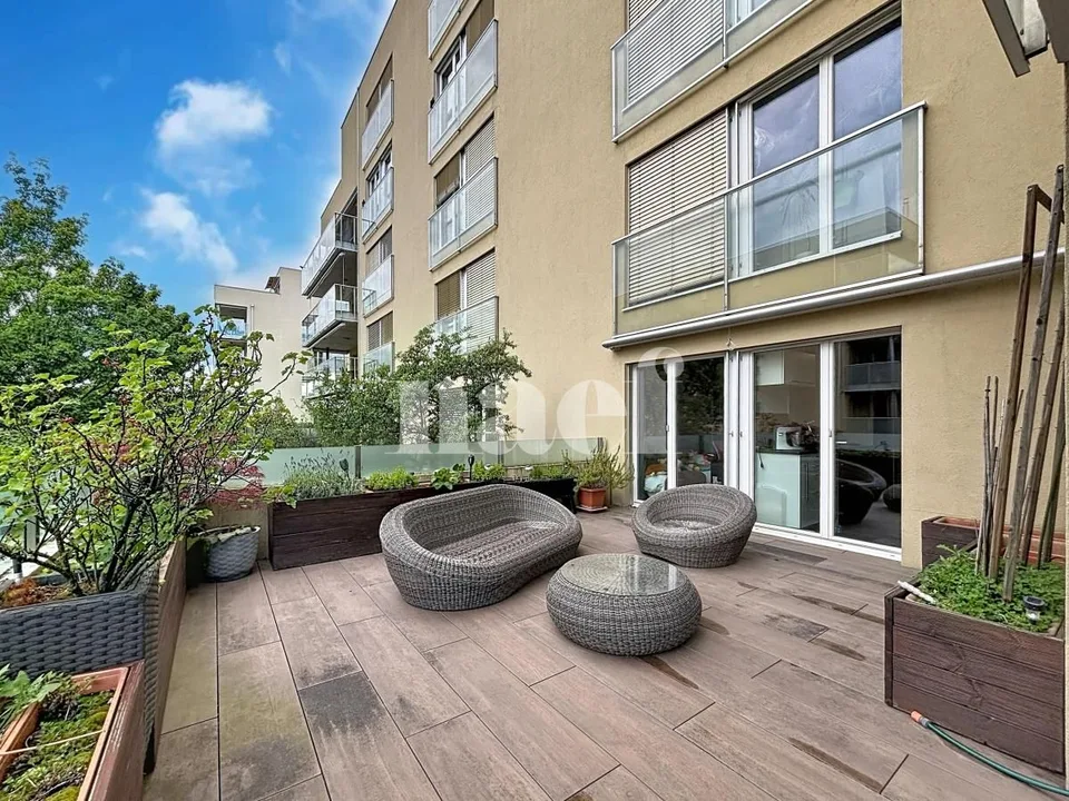 Spacieux logement dans résidence avec piscine
