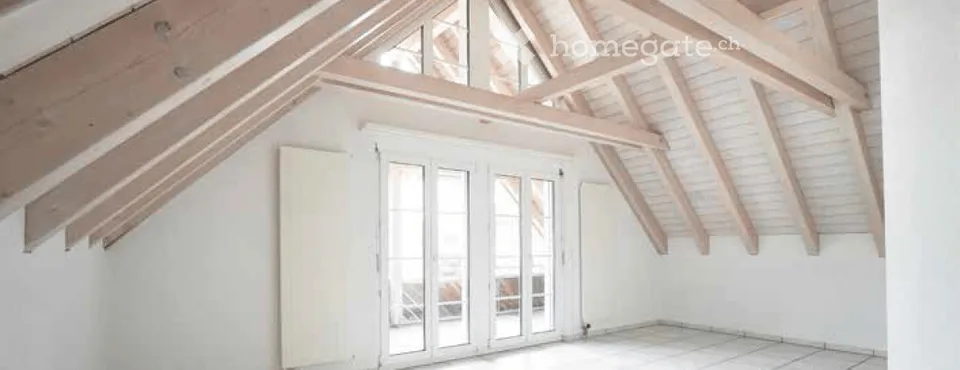 Appartement mansardé charmant avec balcon et belle vue à Sissach