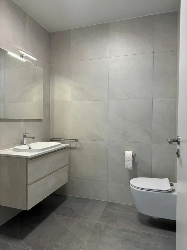 Schönes Büro mit 4 Räumen in San Vittore – Foto 6 von 7