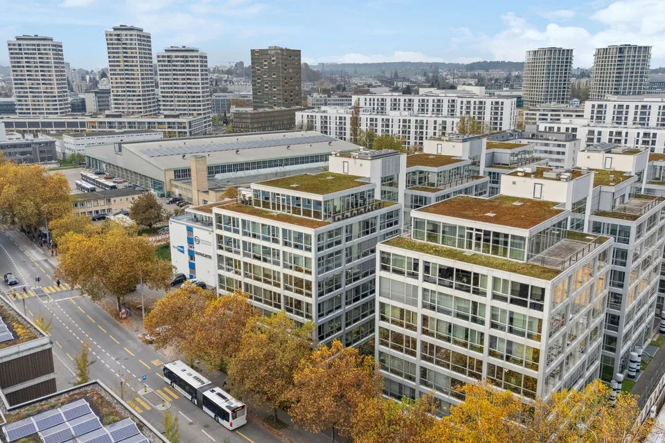 Attika Bürofläche mit Terrasse und Parkplätzten