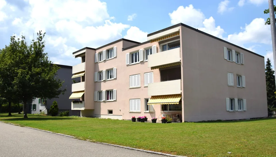 Totalsanierte, ruhige und gut erschlossene 3-Zimmerwohnung mit Balkon