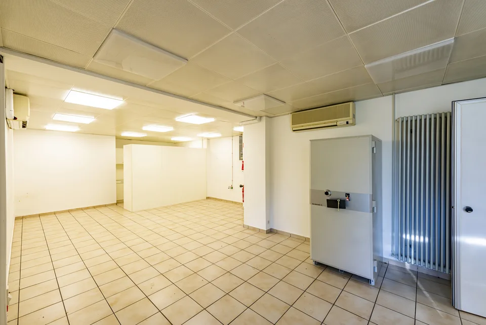 AMPIO SPAZIO COMMERCIALE A TAVERNE – Foto 11 von 13