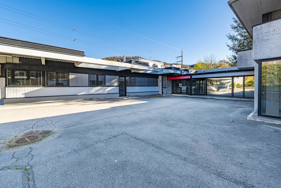 AMPIO SPAZIO COMMERCIALE A TAVERNE