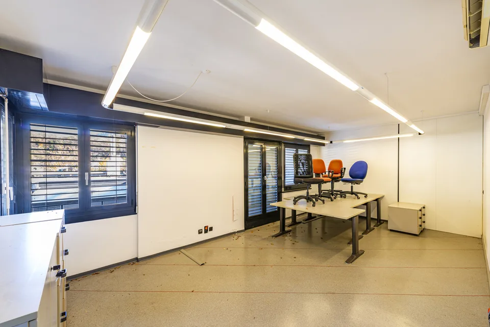 AMPIO SPAZIO COMMERCIALE A TAVERNE – Foto 6 von 13