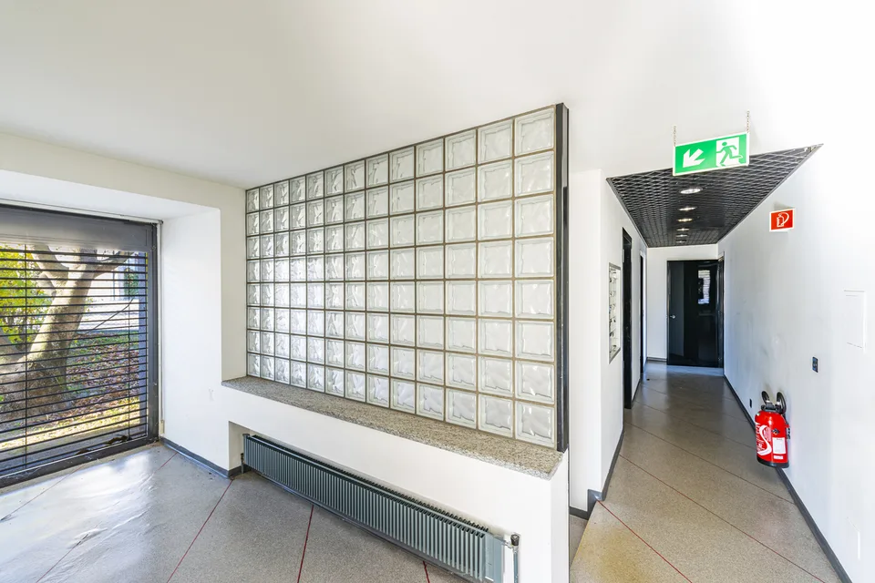 AMPIO SPAZIO COMMERCIALE A TAVERNE