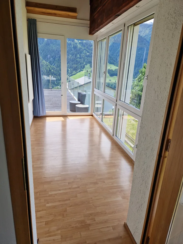 Charmante 5.5-Zimmer-Wohnung mit atemberaubendem Bergblick in Lumbrein