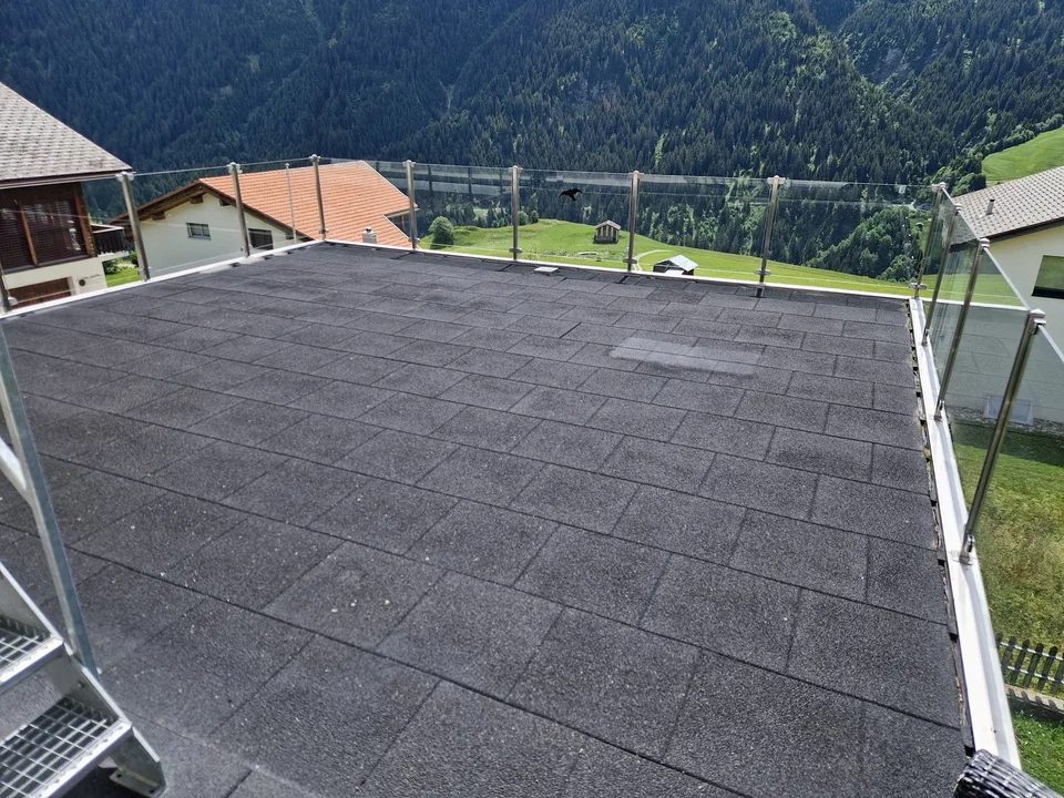 Charmante 5.5-Zimmer-Wohnung mit atemberaubendem Bergblick in Lumbrein – Foto 10 von 14