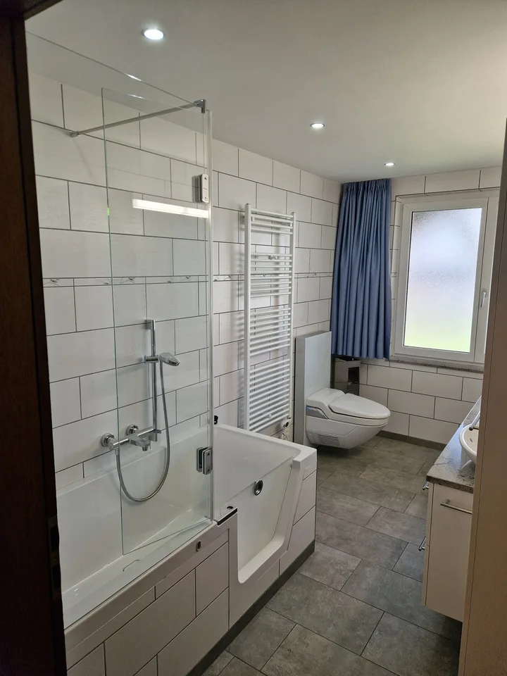 Charmante 5.5-Zimmer-Wohnung mit atemberaubendem Bergblick in Lumbrein