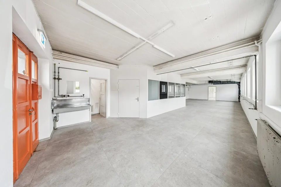Spazio commerciale in posizione ottimale à 130 m² / 1 mese gratuito promozione estate!