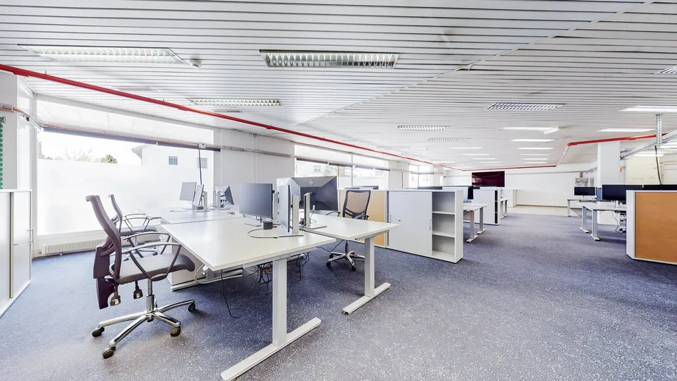 Espaces de bureau et commerciaux attractifs dans un emplacement central – photo 11 sur 14