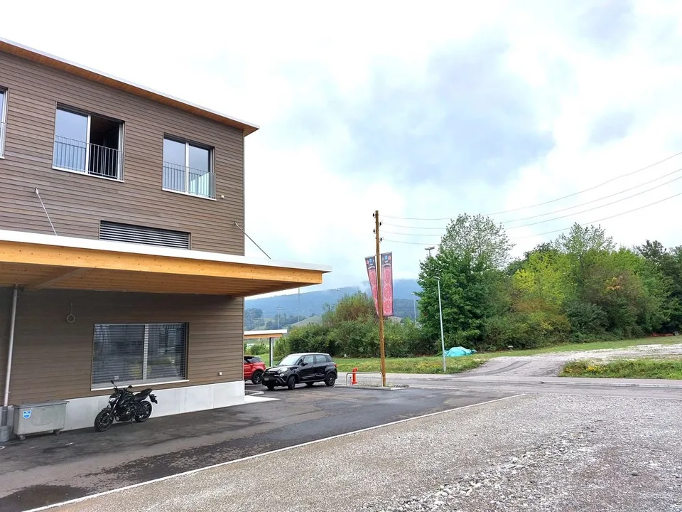 Punto architettonico di rilievo: 5,5 locali di ufficio/studio con molta luce & stile
