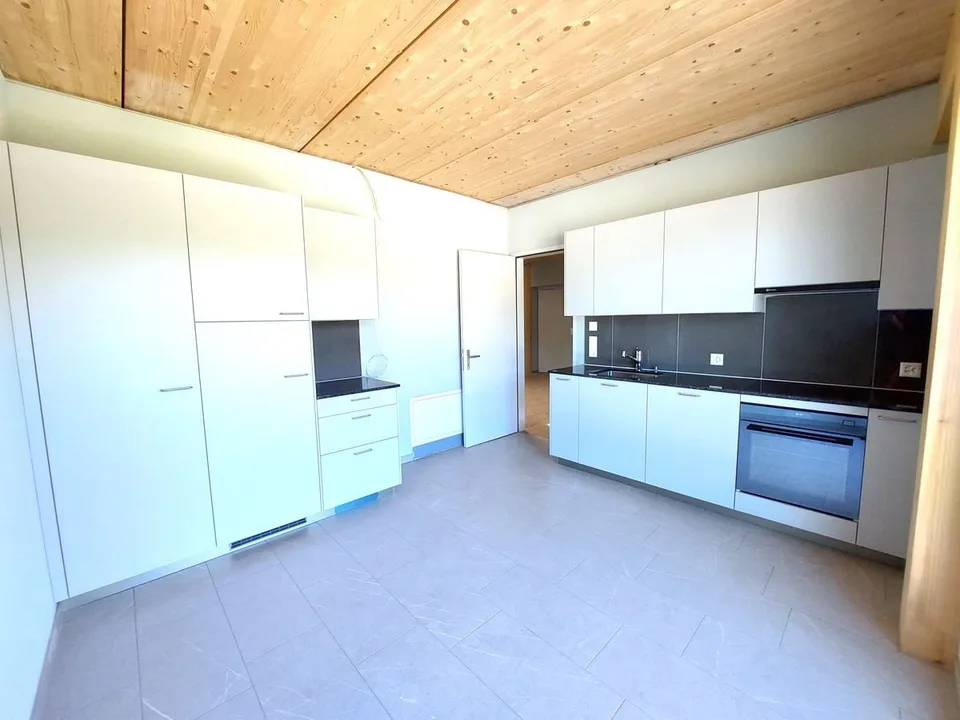 Punto architettonico di rilievo: 5,5 locali di ufficio/studio con molta luce & stile