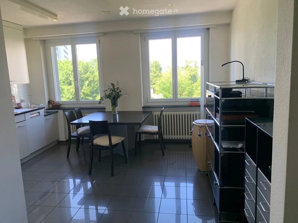 Helle 3.5-Zimmer-Wohnung mit Balkon im ruhigen Zürich Triemli