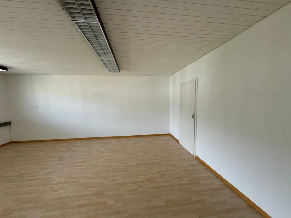 Gewerbefläche in Lachen zu vermieten