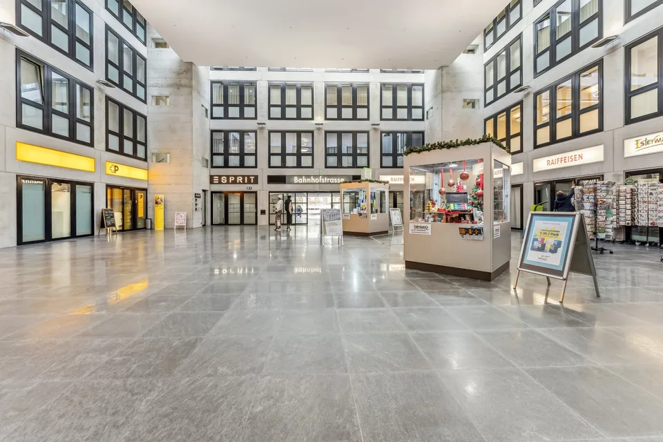 Stadthof Sursee - Bureau Idéal 36 m² dans un Bâtiment Commercial Moderne