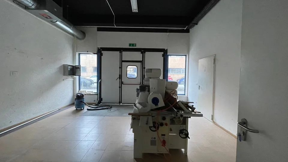 MEZZOVICO - VERKAUFSFLÄCHE IM ERDGESCHOSS AN DER KANTONALSTRASSE – Foto 6 von 12