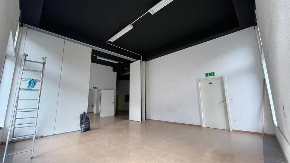 MEZZOVICO - VERKAUFSFLÄCHE IM ERDGESCHOSS AN DER KANTONALSTRASSE