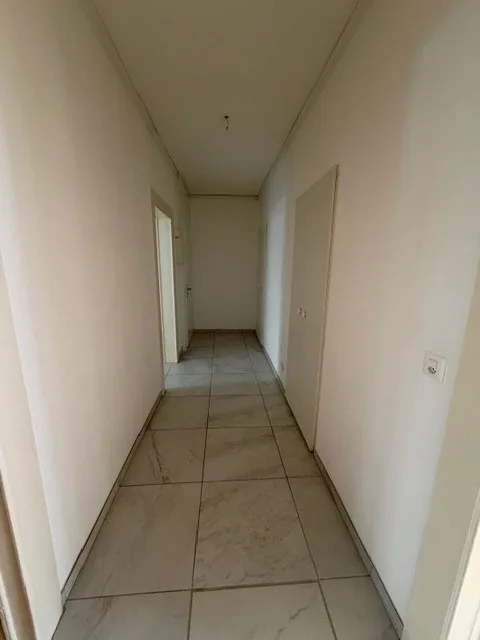 Appartement de 2.5 pièces situé au rez-de-chaussée ouest, 1er loyer...