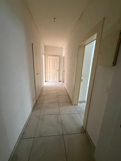 Appartement de 2.5 pièces situé au rez-de-chaussée ouest, 1er loyer...
