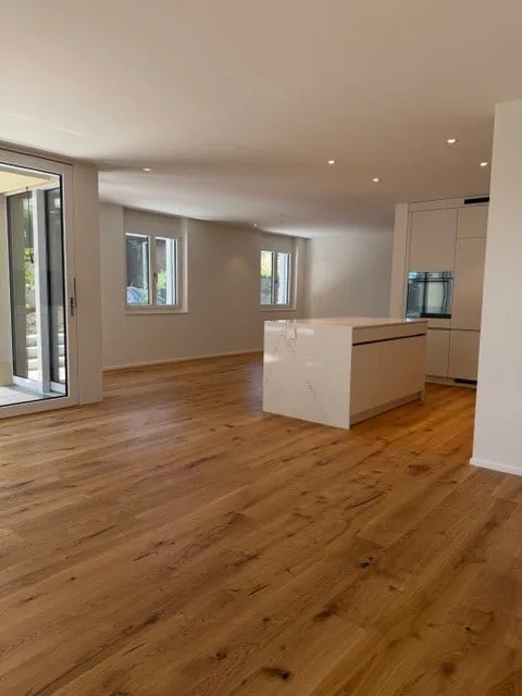 Erstvermietung einer modernen 3.5-Zimmer-Neubau-Wohnung im Erdgeschoss in Bassersdorf
