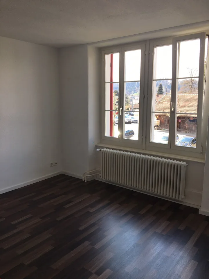 Disponibile dal 1.9./1.10. - Con veranda e giardino, grande appartamento di 3.5 locali ristrutturato