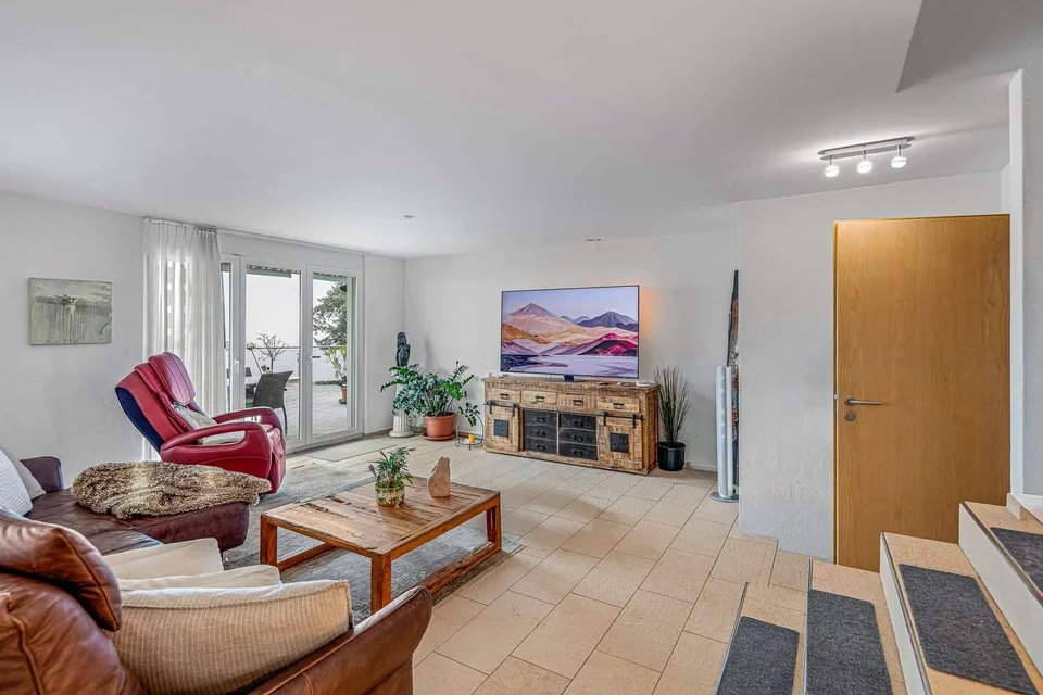 Grosszügiges Einfamilienhaus mit Weitblick, viel Privatsphäre und einzigartigem Raumgefühl