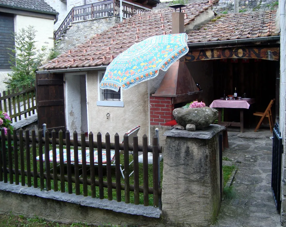 LEONTICA Châlet con balcone con vista sulle montagne