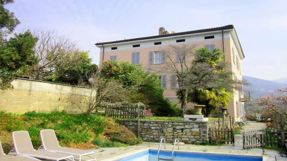 CAPRIASCA - LUGAGGIA: VILLA UNIFAMILIARE
