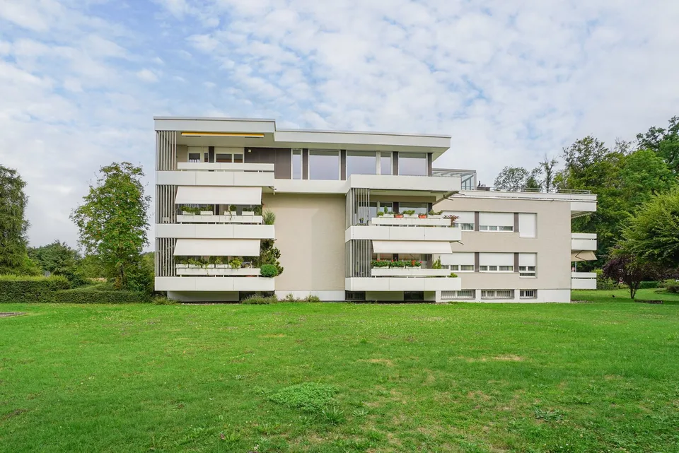 Exklusive Attika-Residenz mit 133 m² Südterrasse & hochwertiger Totalsanierung in Muri bei Bern