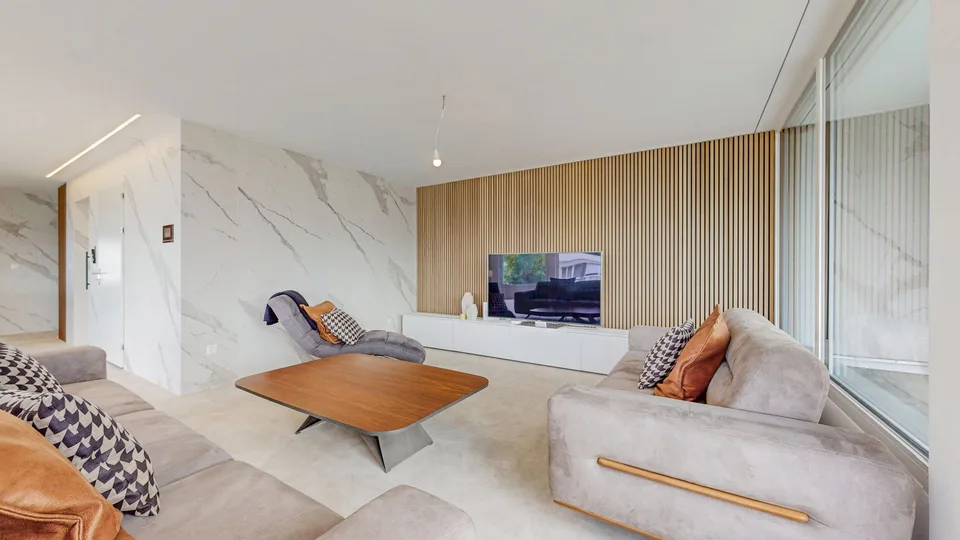 Residenza attica esclusiva con terrazza sud di 133 m² e ristrutturazione totale di alta qualità a Muri vicino a Berna