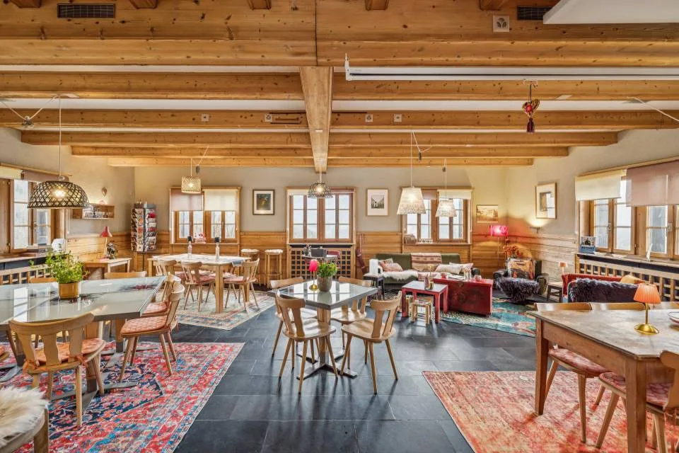 Appartement ou projet au centre de Mase avec vaste terrasse