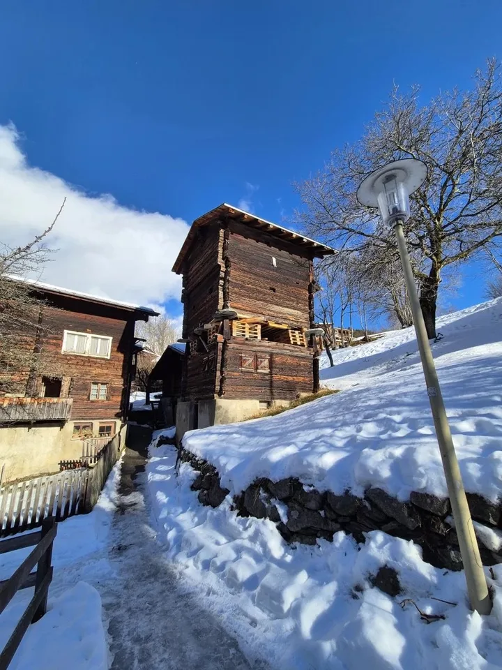 Fienile tipico del Vallese da preservare nel Goms