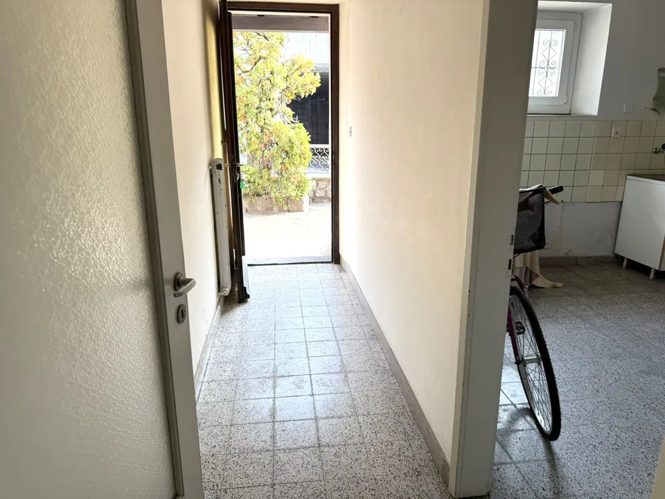 Maison bifamiliale, grand terrain, situation bien desservie – photo 13 sur 19