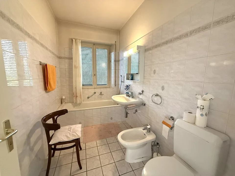 Maison bifamiliale, grand terrain, situation bien desservie – photo 10 sur 19