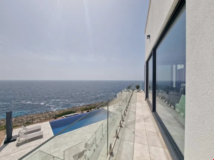 Villa da sogno sulla prima linea di mare a Cala Murada – foto 15 di 17