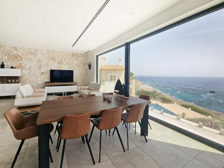 Traumhafte Villa an erster Meereslinie an der Cala Murada
