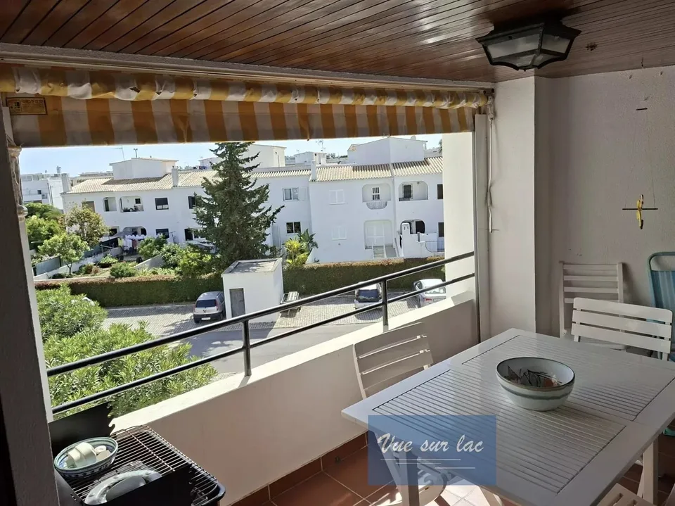 Ampio appartamento con piscina a Porches – foto 8 di 13
