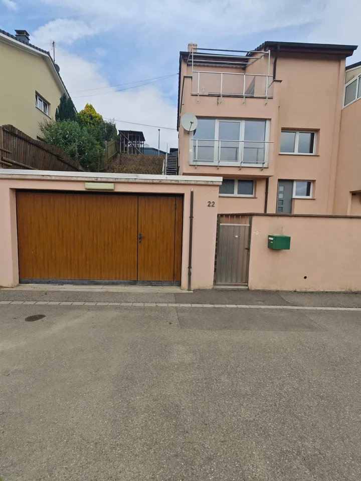 Casa a schiera con grande potenziale, terrazza, giardino e garage