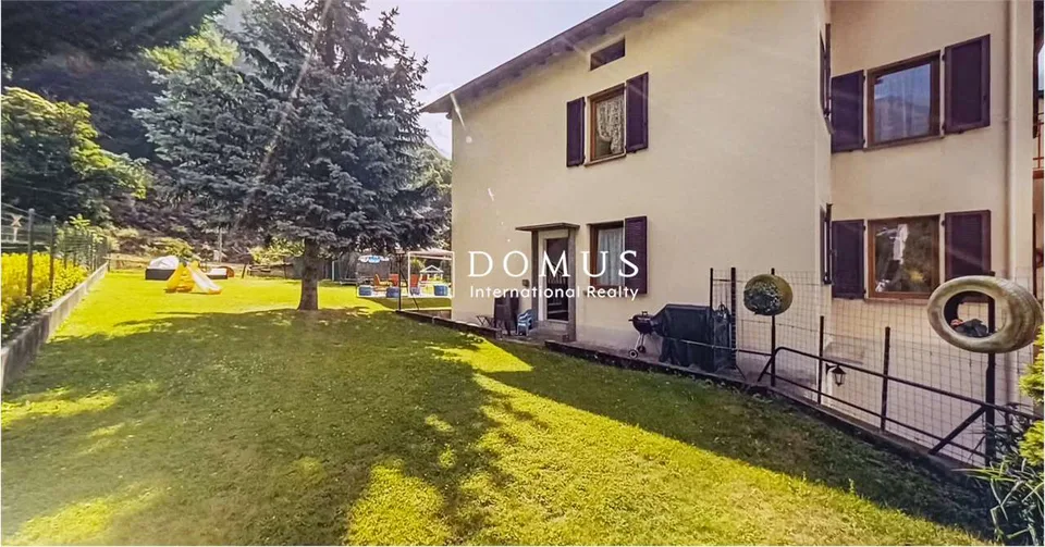 Haus mit 3 Apartments, Garage, Garten